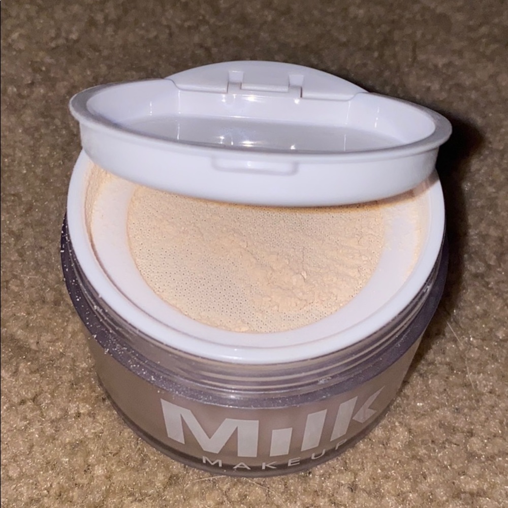 Milk Makeup Translucent Powder - Picture 2 of 3